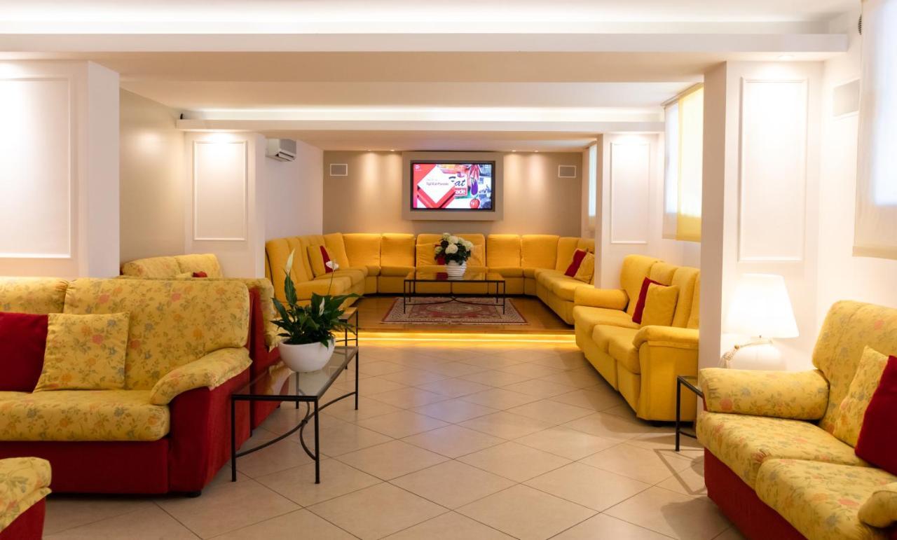 Hotel Imperia Lido di Jesolo Buitenkant foto
