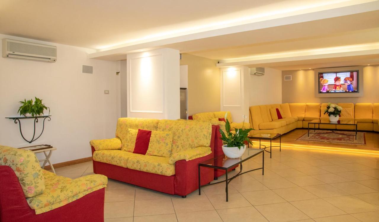Hotel Imperia Lido di Jesolo Buitenkant foto