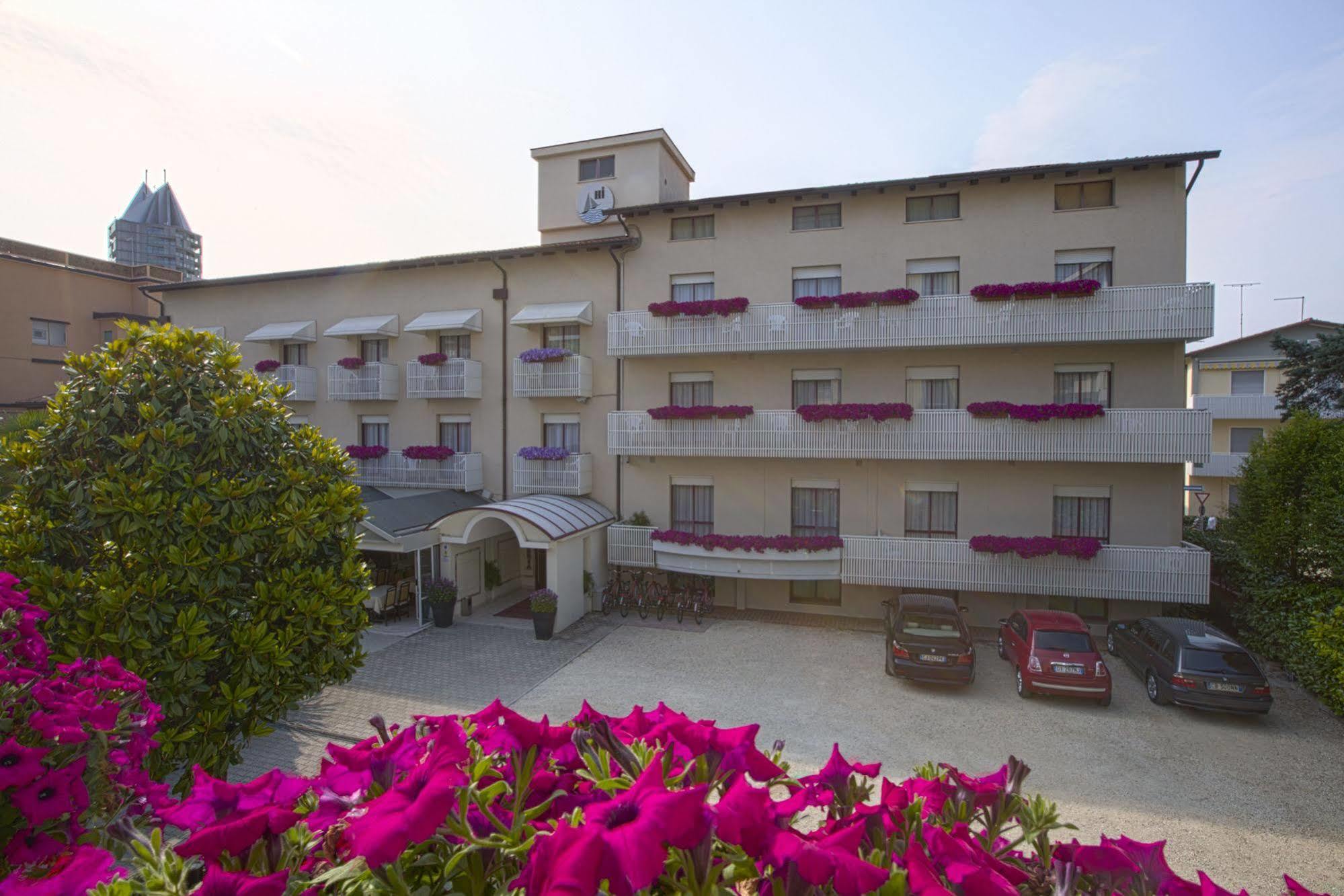 Hotel Imperia Lido di Jesolo Buitenkant foto