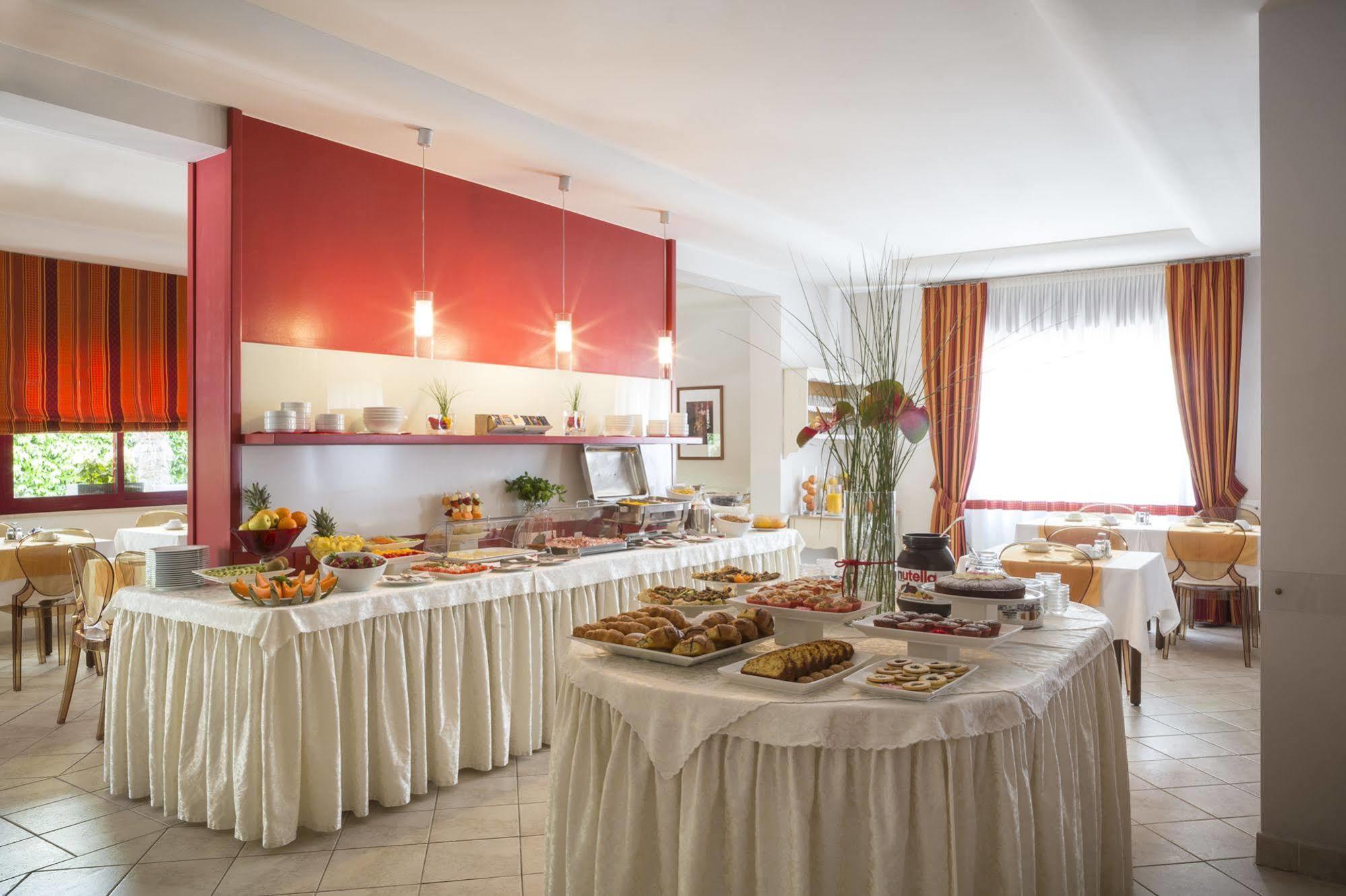 Hotel Imperia Lido di Jesolo Buitenkant foto