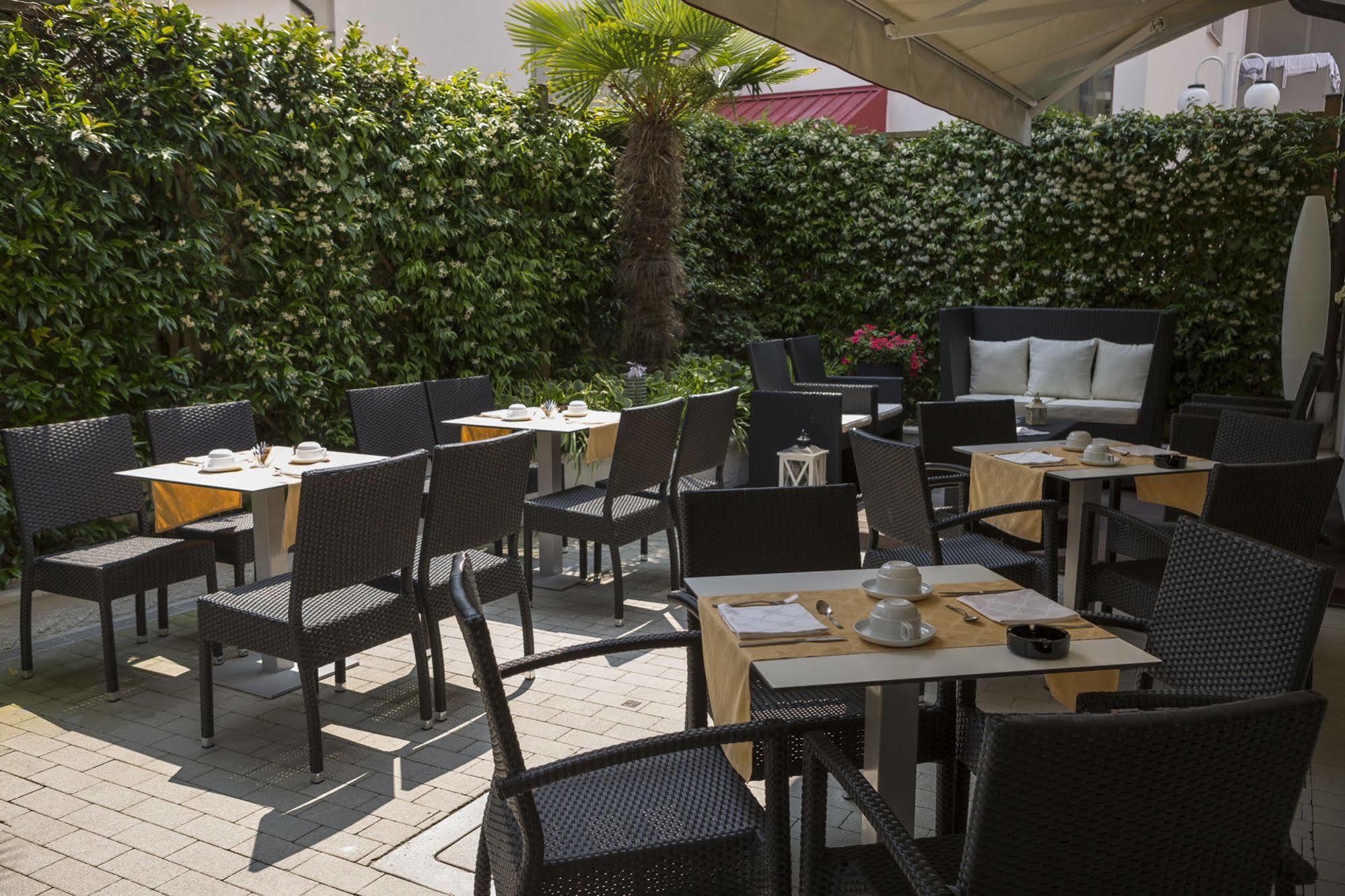 Hotel Imperia Lido di Jesolo Buitenkant foto