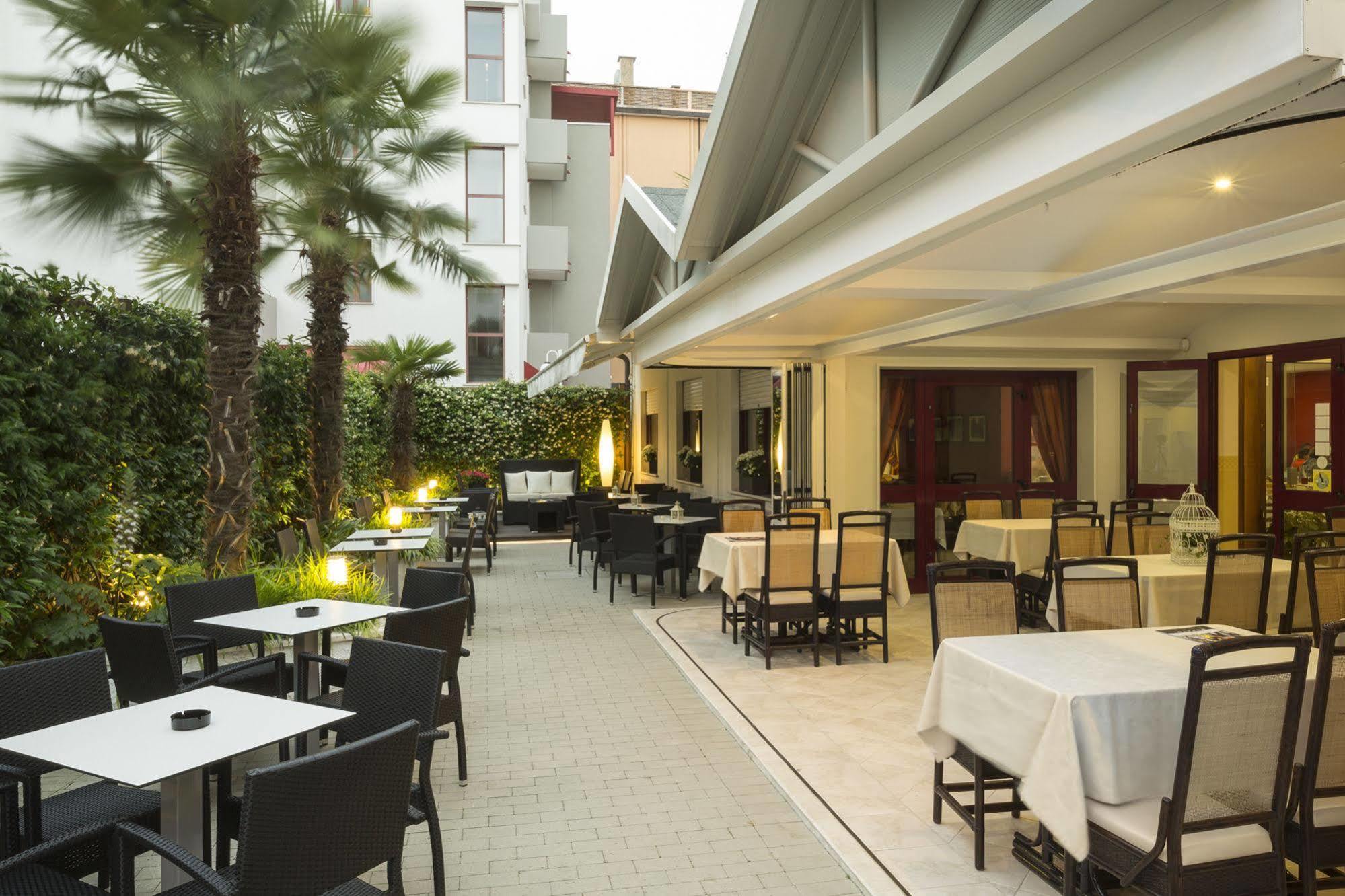Hotel Imperia Lido di Jesolo Buitenkant foto