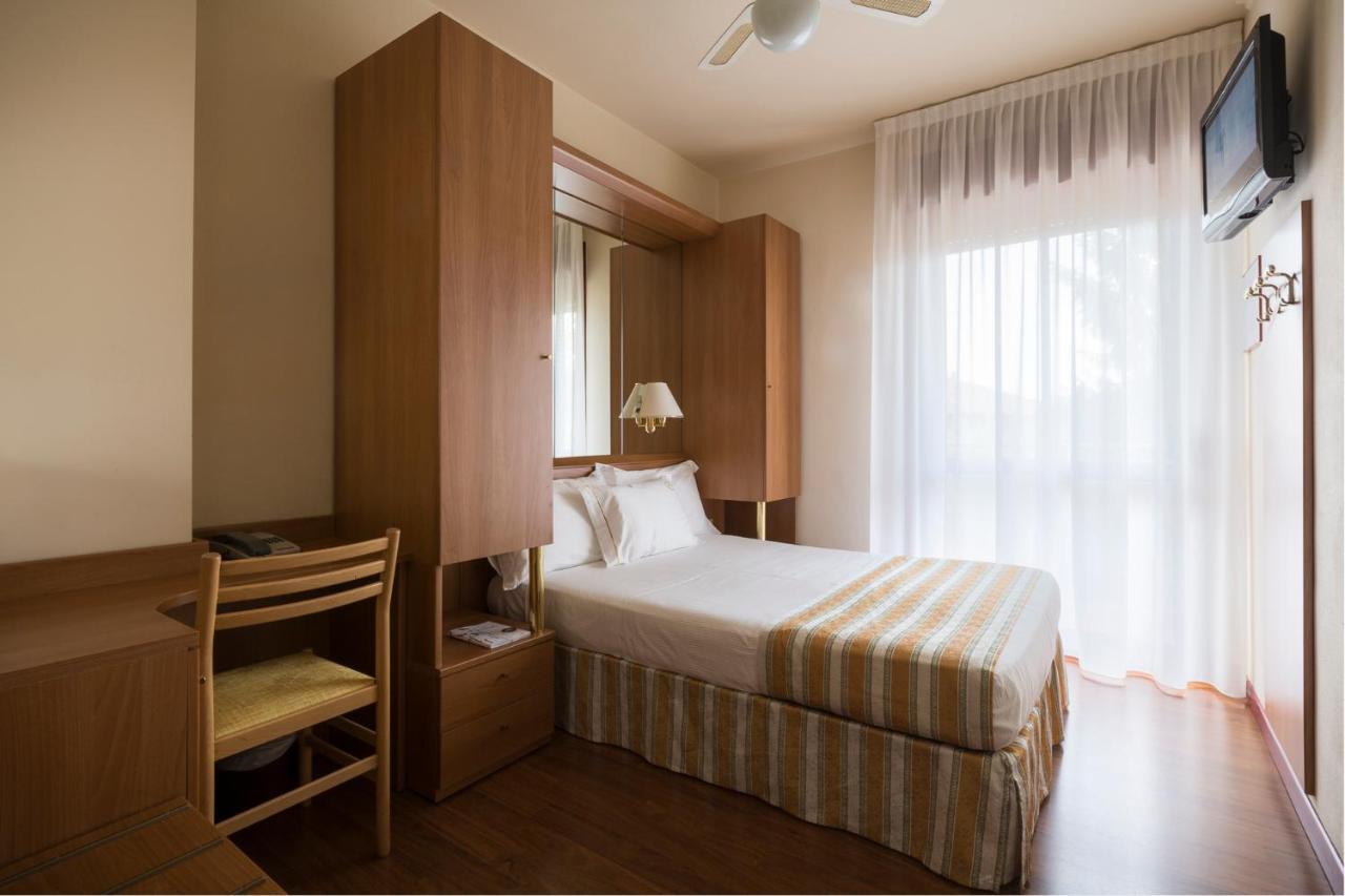 Hotel Imperia Lido di Jesolo Buitenkant foto